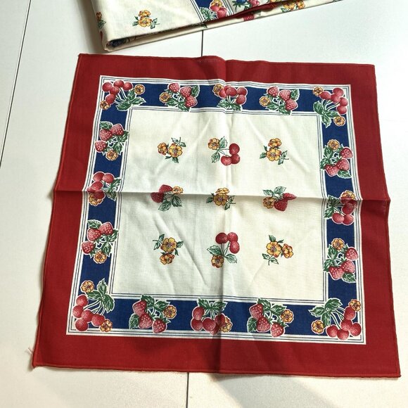 Vtg Bardwil Round Tablecloth & Napkin Set Fruit Strawberries Cherries Cotton NEW - Picture 11 of 14